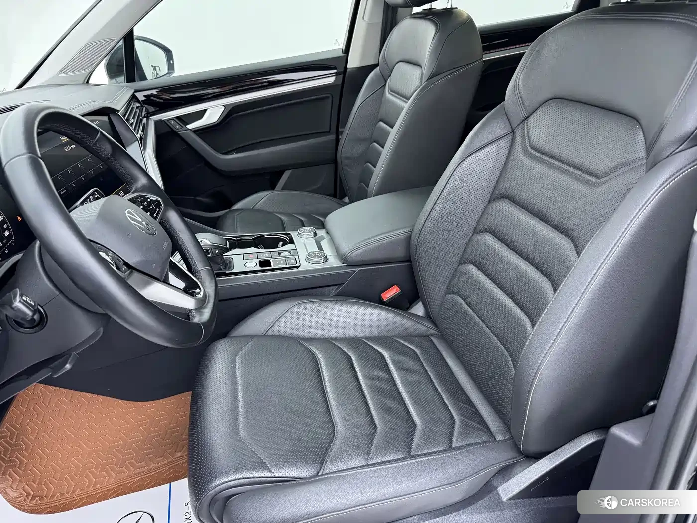 Volkswagen Touareg 2022 Черный из Китая, фото 2