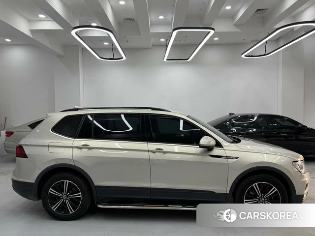 Volkswagen Tiguan L 2021 Шампань из Китая, фото 2