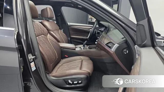 BMW 5 Series (G30) 2019 Серый из Кореи, фото 2