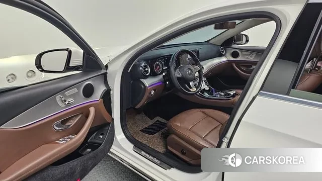 Mercedes-Benz E-Class W213 2018 Белый из Кореи, фото 2