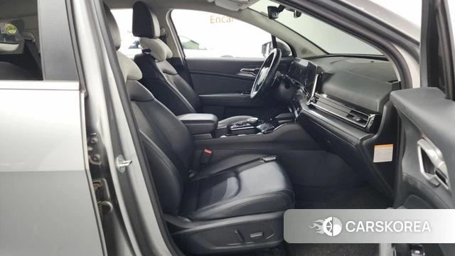 Kia Sportage 5th Generation Hybrid 2023 Серебряный из Кореи, фото 2