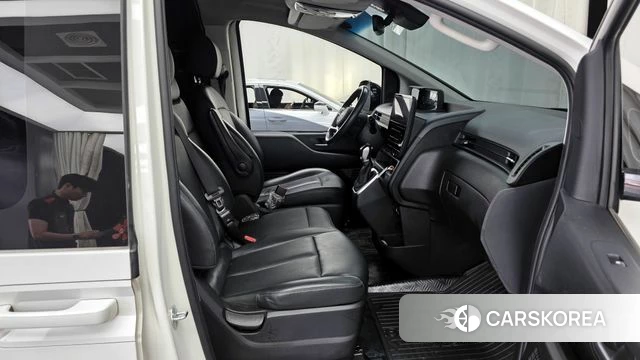 Hyundai Staria 2022 Белый из Кореи, фото 2