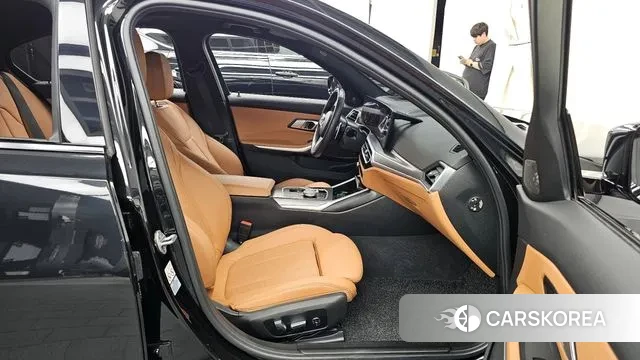 BMW 3 Series (G20) 2023 Черный из Кореи, фото 2