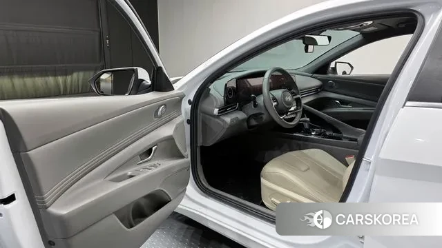 Hyundai The New Avante (CN7) 2023 Белый из Кореи, фото 2