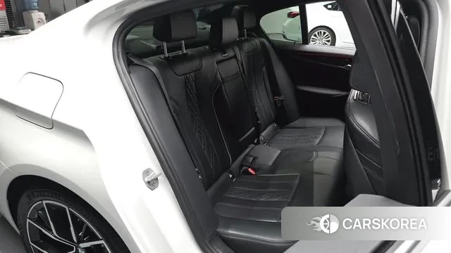 BMW 5 Series (G30) 2020 Белый из Кореи, фото 2