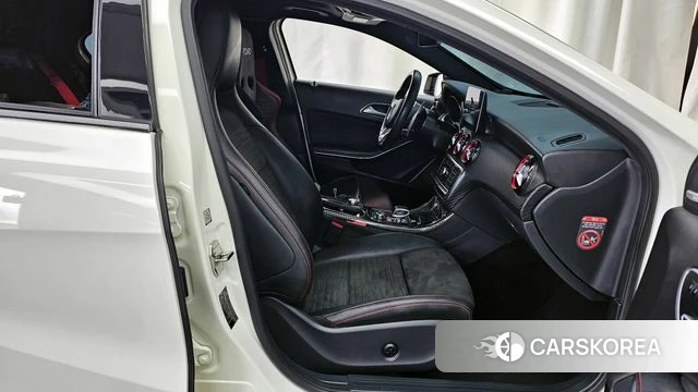 Mercedes-Benz A-Class W176 2018 Белый из Кореи, фото 2