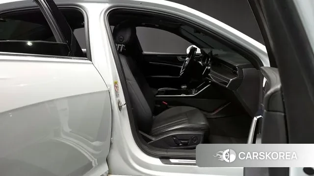 Audi A6 (C8) 2021 Белый из Кореи, фото 2