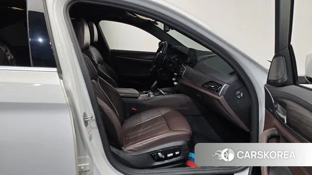 BMW 5 Series (G30) 2021 Белый из Кореи, фото 2