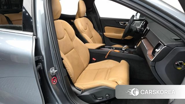Volvo S60 3rd generation 2021 Серый из Кореи, фото 2
