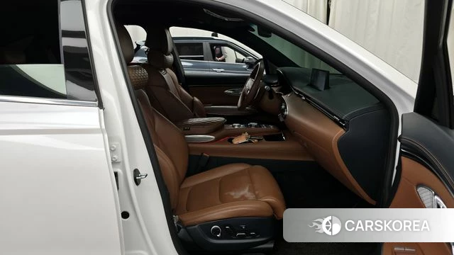 Genesis GV70 2023 Белый из Кореи, фото 2