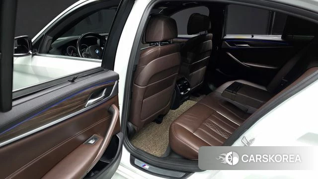BMW 5 Series (G30) 2019 Белый из Кореи, фото 2