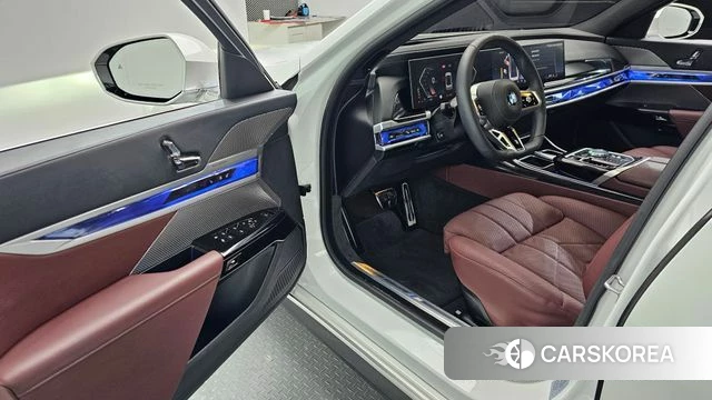 BMW 7 Series (G70) 2025 Белый из Кореи, фото 2