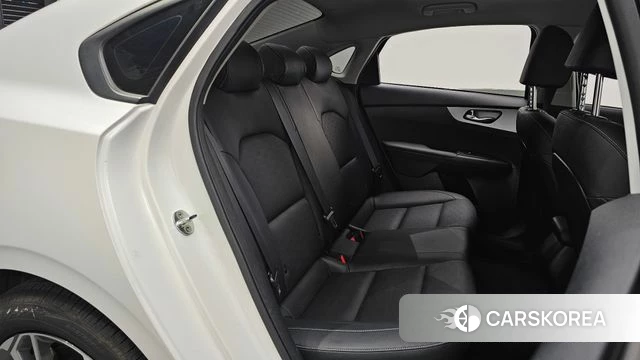 Kia The New K3 2nd generation 2021 Белый из Кореи, фото 2