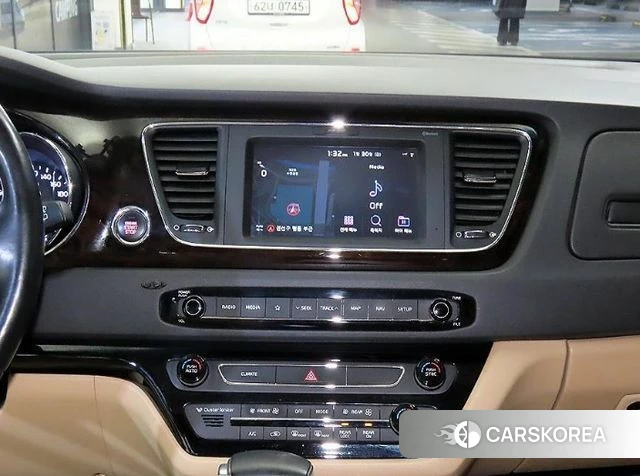 Kia The New Carnival 2018 Черный из Кореи, фото 2