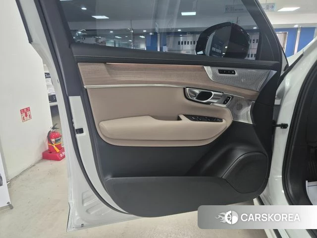 Volvo XC90 second Generation 2025 Белый из Кореи, фото 2