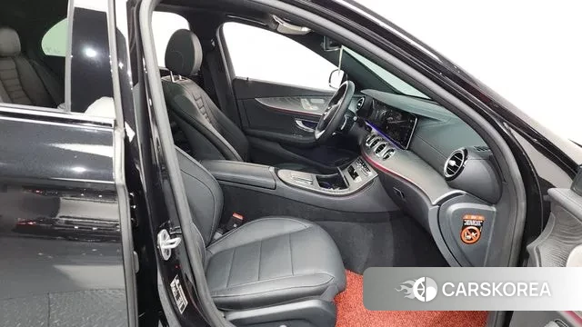 Mercedes-Benz E-Class W213 2023 Черный из Кореи, фото 2