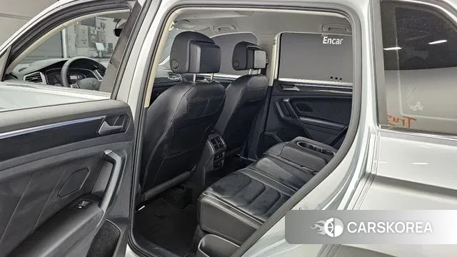 Volkswagen Tiguan second Generation 2022 Серебристо-серый из Кореи, фото 2