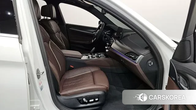 BMW 5 Series (G30) 2022 Белый из Кореи, фото 2