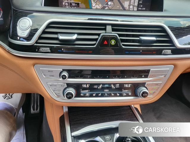 BMW 7 Series (G11) 2022 Серебристо-серый из Кореи, фото 2