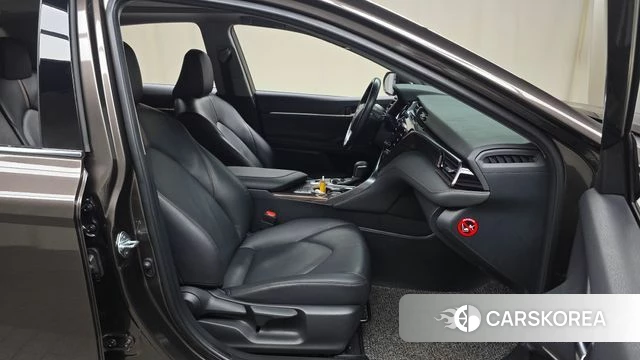 Toyota Camry (XV70) 2019 Коричневый из Кореи, фото 2