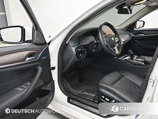 BMW 5 Series (G30) 2022 Белый из Кореи, фото 2