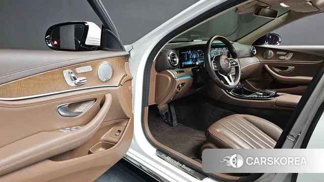 Mercedes-Benz E-Class W213 2019 Белый из Кореи, фото 2