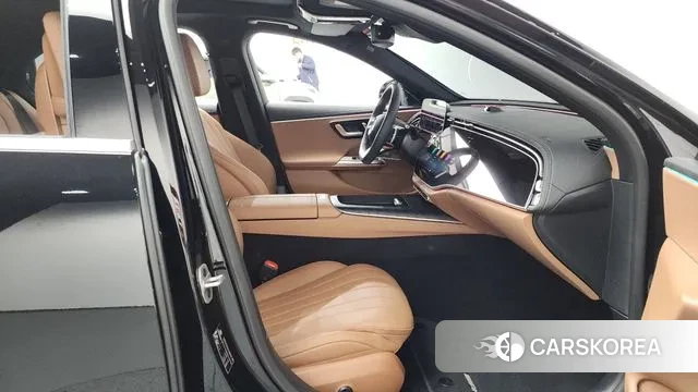 Mercedes-Benz E-Class W214 2025 Черный из Кореи, фото 2