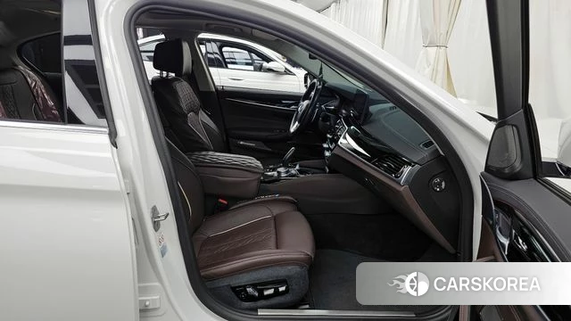 BMW 5 Series (G30) 2021 Белый из Кореи, фото 2