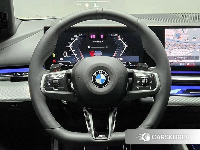 BMW 5 Series (G60) 2025 Небесно-голубой из Кореи, фото 2