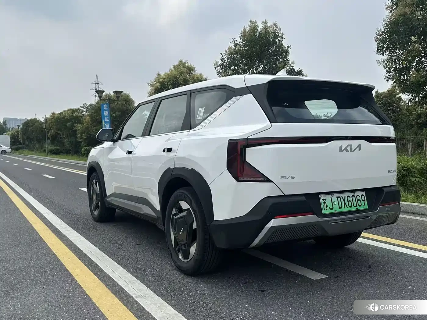 Kia EV5 2026 Белый из Китая, фото 3