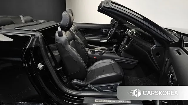 Ford Mustang 2023 Черный из Кореи, фото 2