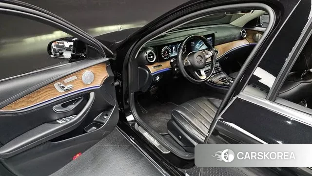 Mercedes-Benz E-Class W213 2018 Черный из Кореи, фото 2