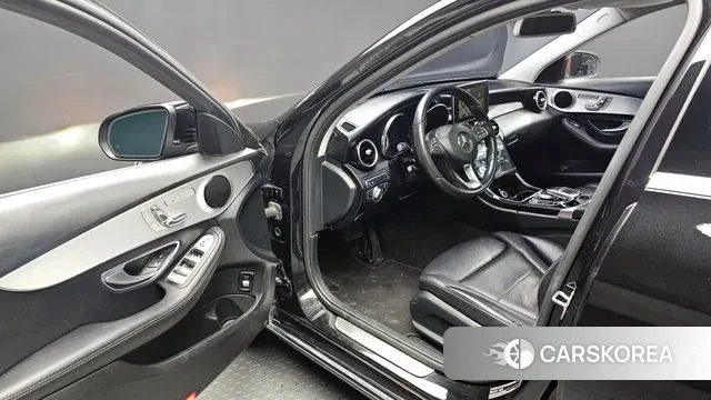 Mercedes-Benz C-Class W205 2018 Черный из Кореи, фото 2