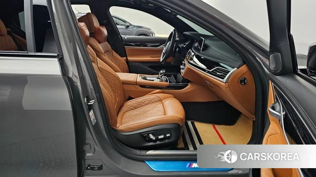 BMW 7 Series (G11) 2020 Черный из Кореи, фото 2