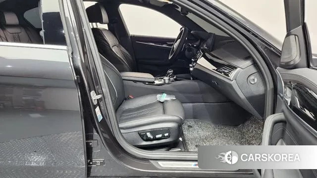 BMW 5 Series (G30) 2020 Серый из Кореи, фото 2