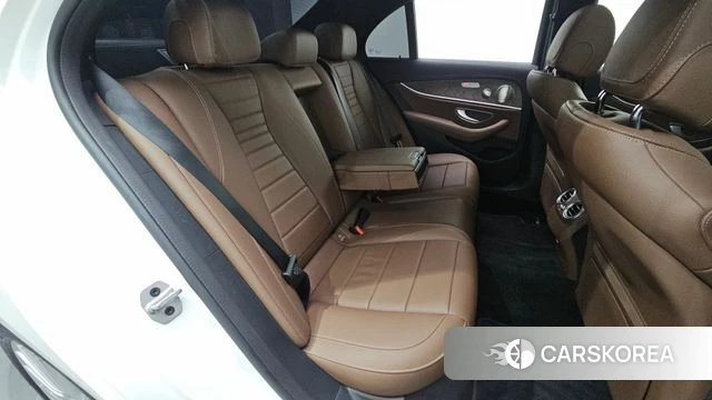 Mercedes-Benz E-Class W213 2023 Белый из Кореи, фото 2