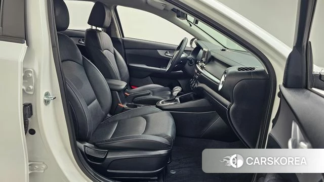 Kia The New K3 2nd generation 2022 Белый из Кореи, фото 2