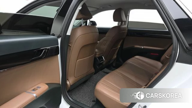 Hyundai Grandeur Hybrid (GN7) 2023 Белый из Кореи, фото 2