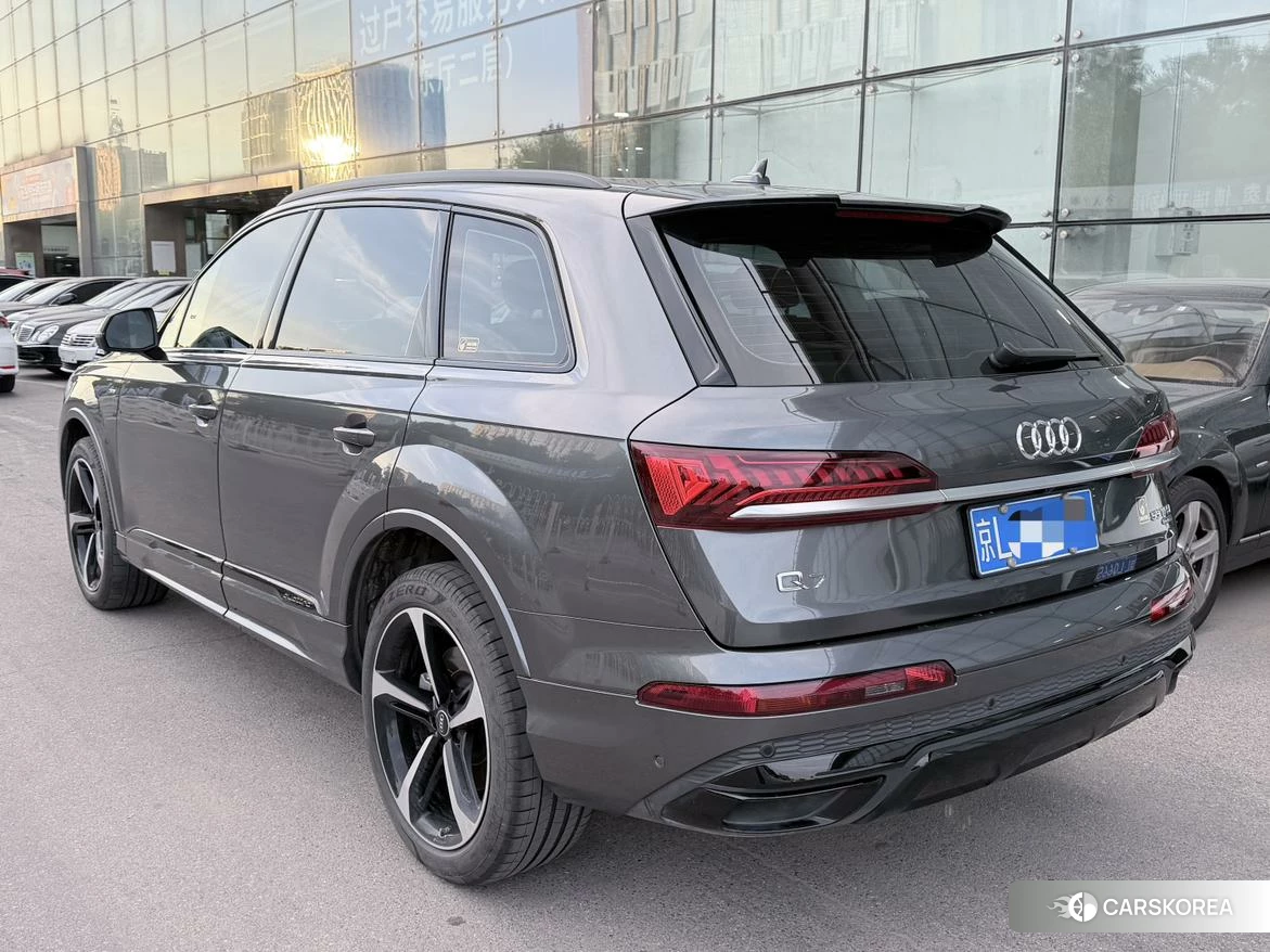 Audi Q7 2020 Темно-серый из Китая, фото 2