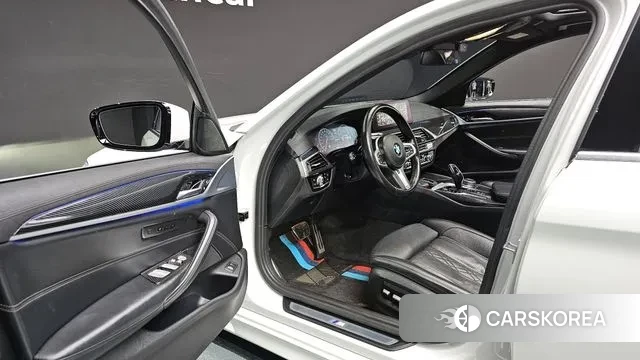 BMW 5 Series (G30) 2019 Белый из Кореи, фото 2