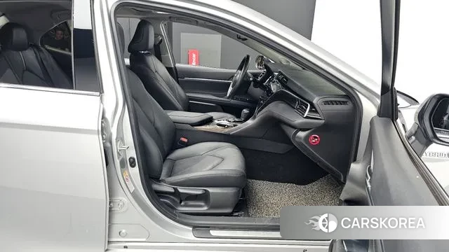 Toyota Camry (XV70) 2018 Серебряный из Кореи, фото 2