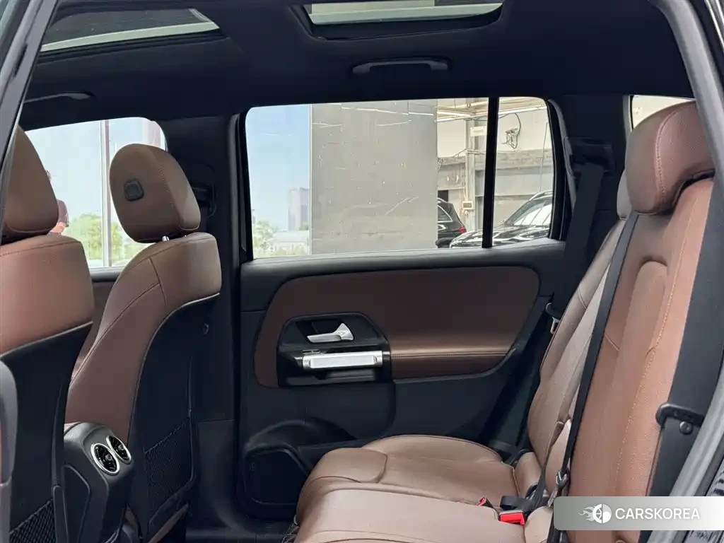 Mercedes-Benz GLB 2024 Черный из Китая, фото 2