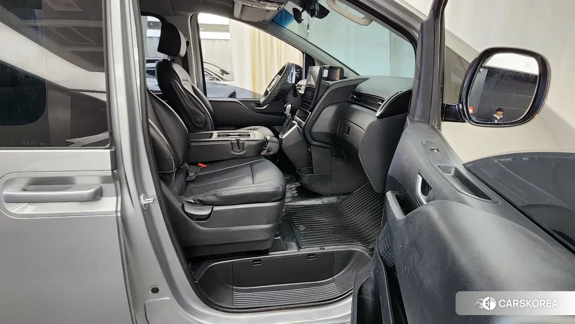 Hyundai Staria 2022 Серебряный из Кореи, фото 2