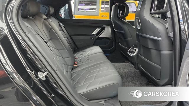 BMW 7 Series (G70) 2025 Черный из Кореи, фото 2