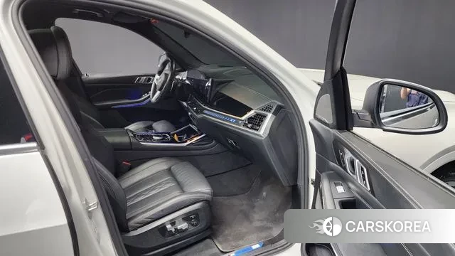 BMW X7 (G07) 2023 Белый из Кореи, фото 2