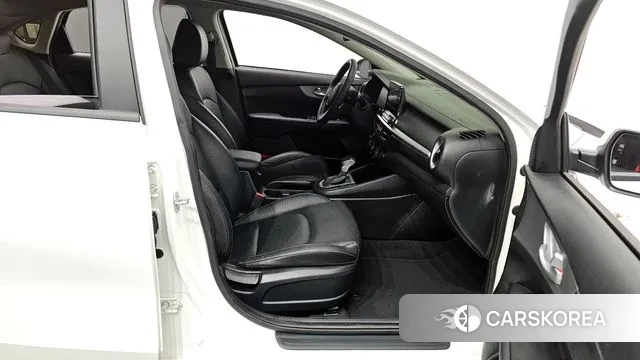 Kia The New K3 2nd generation 2024 Белый из Кореи, фото 2