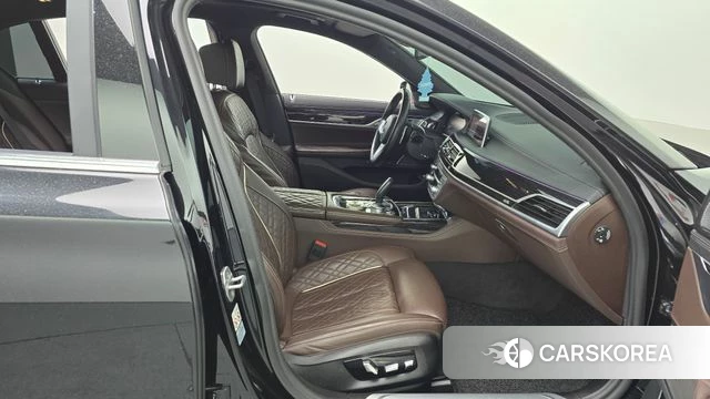 BMW 7 Series (G11) 2021 Черный из Кореи, фото 2