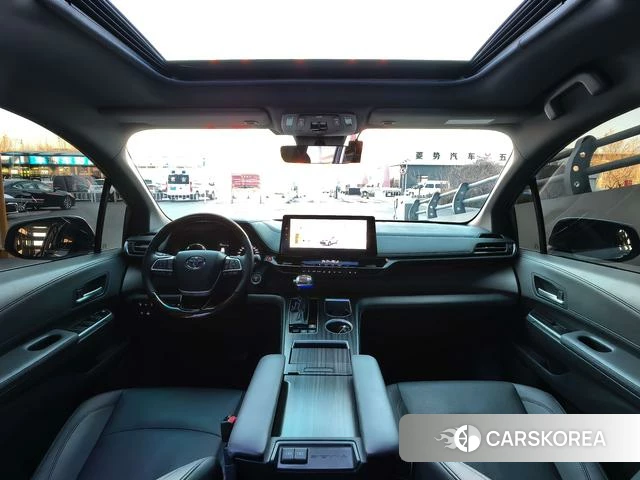 Toyota Saina 2025 Белый из Китая, фото 2