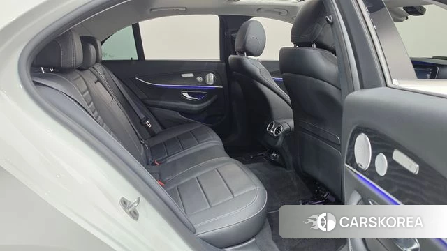 Mercedes-Benz E-Class W213 2019 Белый из Кореи, фото 2
