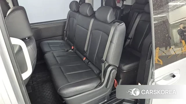 Hyundai Staria 2023 Серебристо-серый из Кореи, фото 2